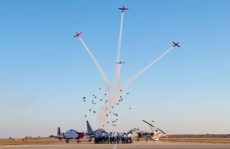 קובץ:182nd Flight Course Graduates Receiving Their Wings, June 2021. II.jpg