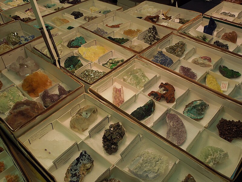 File:2012 Tucson Gem & Mineral Show 92.JPG