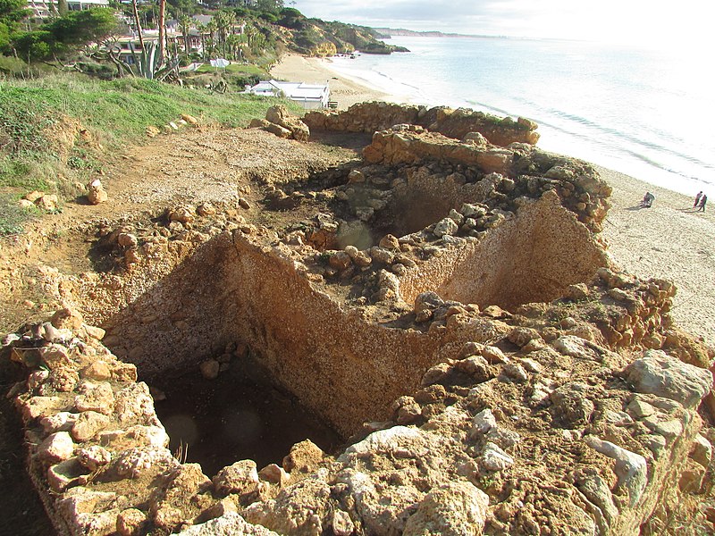 File:2017-02-28 Remains of Roman fish processing plant, Praia Santa Eulália, Albufeira (2).JPG