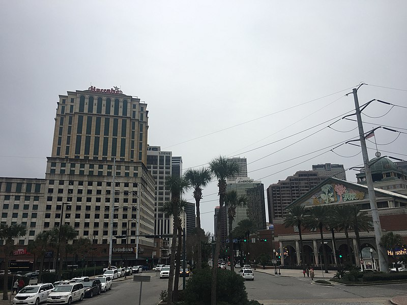 File:20171226 Poydras Street from the eastern foot.jpg