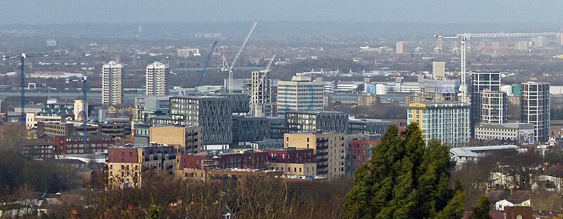 File:2017 Central Woolwich construction sites - 1.jpg