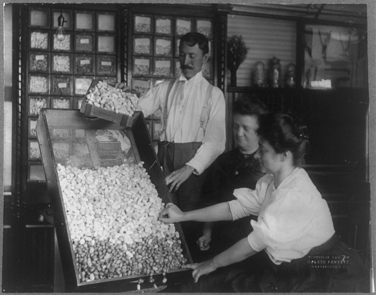 File:2 women and a man and a tray of silk cocoons LCCN2005684993.jpg