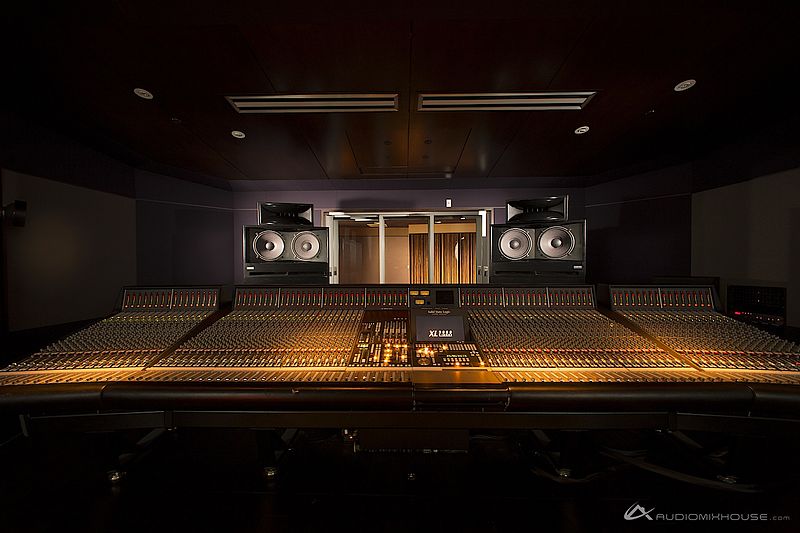 File:80-channel Solid State Logic (SSL) XL 9000 K Series Console at Audio Mix House, Studio B (13430494534).jpg