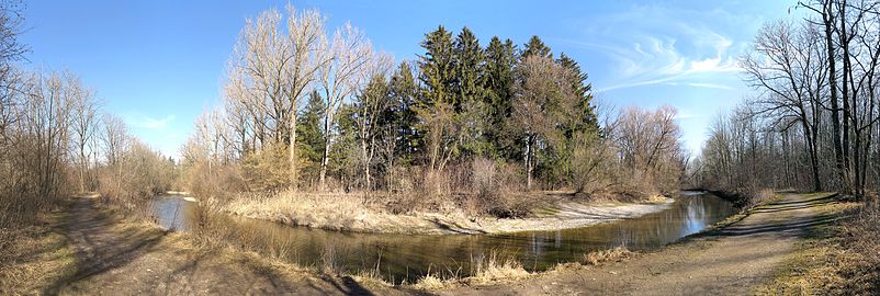 Flussschlaufè vo dè Amper z Olching mit guèt sichtbarè Kysablagerigè im Kurvèinnerè 48° 12′ 55″ N, 11° 20′ 3″ O48.21523711.334077