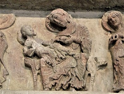 Sculpture du linteau du portail déposé au musée du Hiéron servant de référence pour la mosaïque.