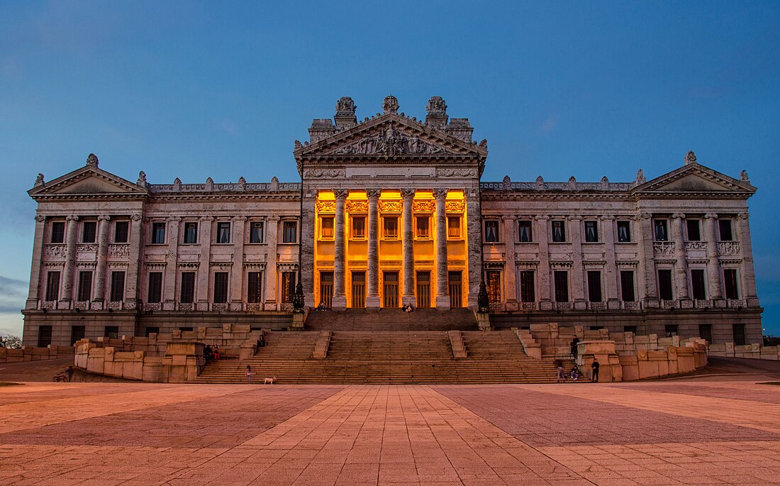 File:Atardecer en el Palacio Legislativo.jpg