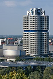 76. Platz: BMW Museum und BMW-Vierzylinder