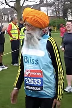 Baba Fauja Singh running at 101 in 2012 03.jpg