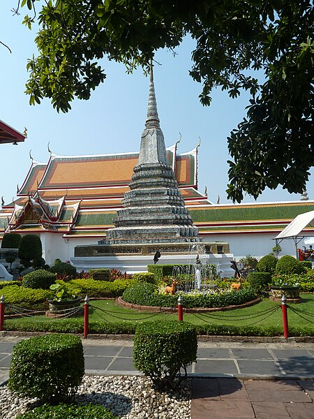 File:Bangkok Wat Arun P1130163.JPG