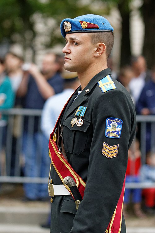 A Ukrainian military cadet in a light blue beret, formerly for Ukrainian VDV.