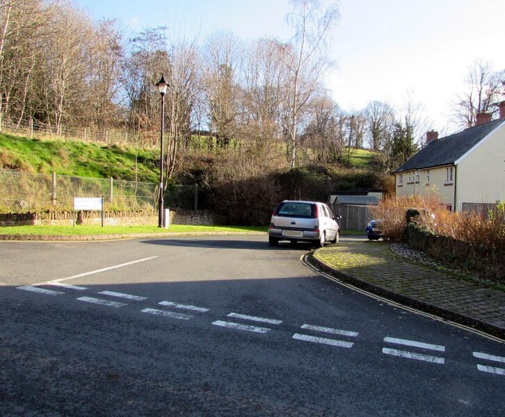 File:Beacons Court, Crickhowell - geograph.org.uk - 4286116.jpg