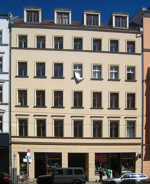 File:Berlin, Mitte, Alte Schoenhauser Strasse 36-37, Mietshaus 01.jpg