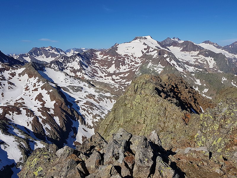 File:Blick von der Inneren Wetterspitze (20190706 090230).jpg