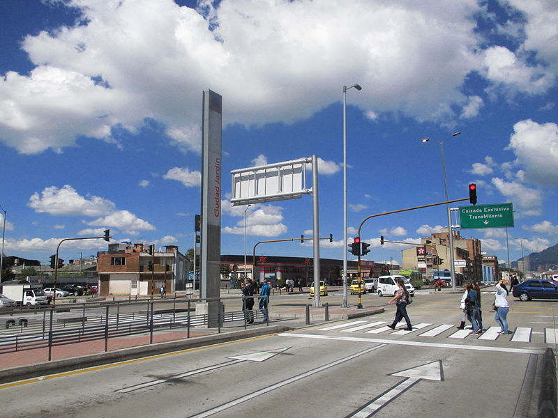 File:Bogotá - Ciudad Jardín estación TransMilenio.JPG