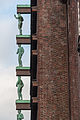 Deutsch: Fassade des Brahmskontors in Hamburg-Neustadt mit Jünglingsfiguren von Karl Opfermann. This is a photograph of an architectural monument. It is on the list of cultural monuments of Hamburg, no. 29190.