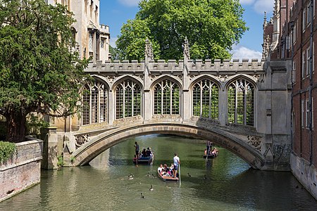 Tập tin:Bridge of Sighs, St John's College, Cambridge, UK - Diliff.jpg