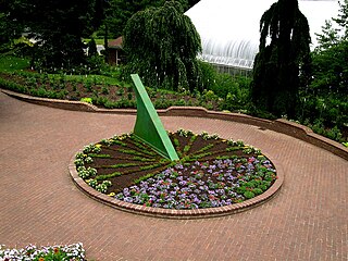 A living Plant Sundial at Botanical Gardens
