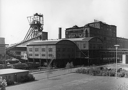 1900s typical mining structure in the Ruhr, source of the Schalke nickname Die Knappen – from an old German word for "miners"– because the team drew so many of its players and supporters from the coalmine workers of Gelsenkirchen.