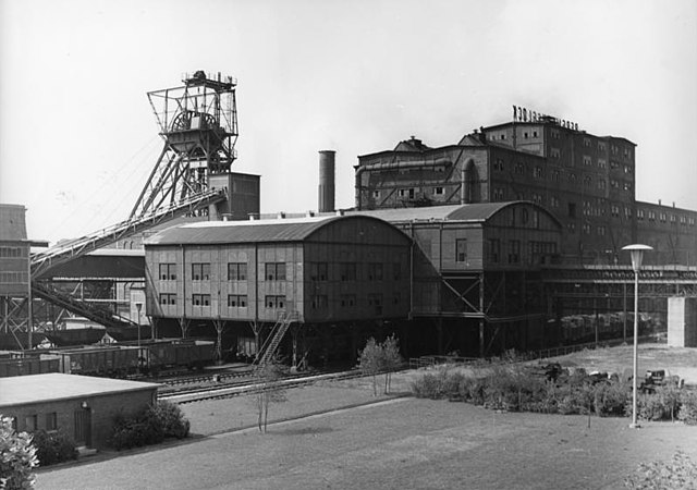 1900s typical mining structure in the Ruhr, source of the Schalke nickname Die Knappen – from an old German word for "miners"– because the team drew s