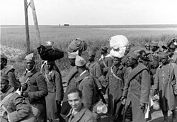 Black prisoners of war from French Africa, captured in 1940 Bundesarchiv Bild 121-0428, Franzosische Kriegsgefangene.jpg