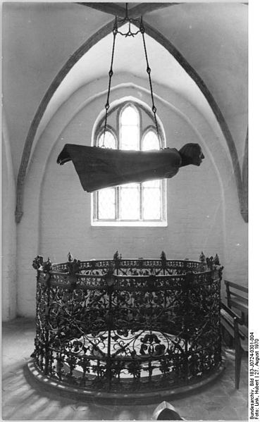 File:Bundesarchiv Bild 183-J0724-0301-004, Güstrow, Dom.jpg