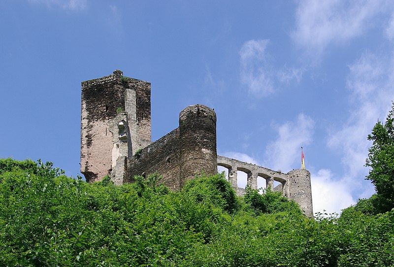 File:Burg Metternich BW 1.JPG