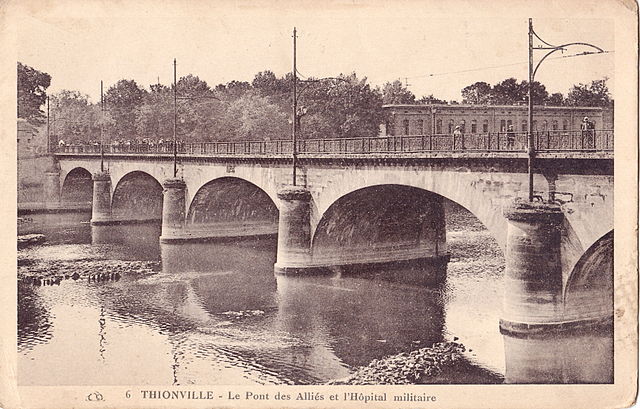 Le pont des Grilles de la Basse-Seille (fin XIVe Siècle), ancienne porte  d'eau de l'enceinte urbaine de Metz