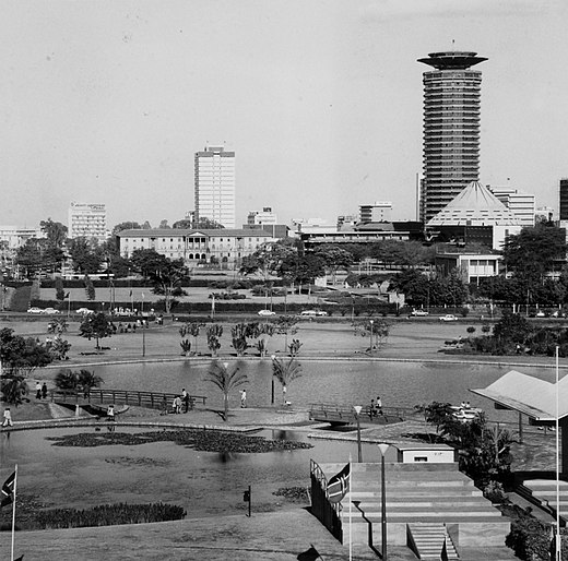 Zicht op Nairobi met op de voorgrond het stadspark