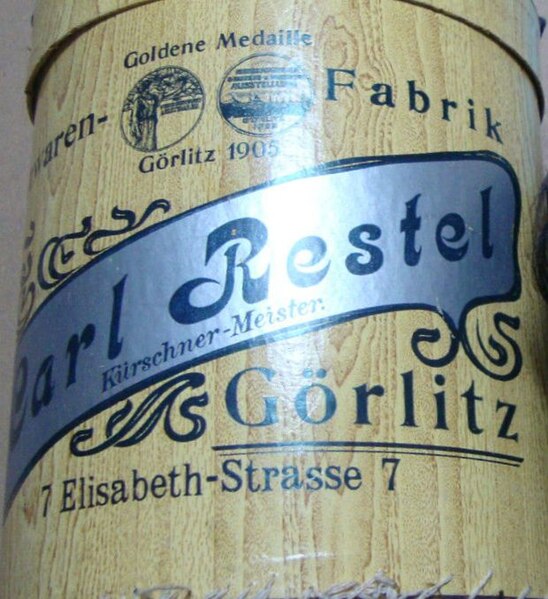 File:Carl Restel, Kürschner-Meister, Görlitz (Muffkarton) (1).jpg