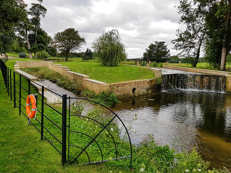 File:Casade, Weir and Sluice on river Beane, Woodhall Park 1 2020-08-26.jpg