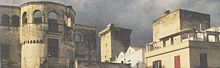 Tre elementi delle fortificazioni del borgo antico di Rutigliano. In primo piano a sinistra: il Torrione Semicircolare (XIV-XV secolo) della cinta muraria dell'abitato antico (inglobato in un palazzo rinascimentale). A destra le due torri quadrangolari: la Torre Maestra (detta Torre Normanna) e la Torre di Cinta del Castello medievale (XII secolo).