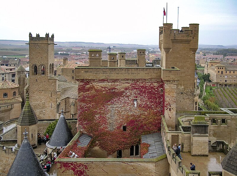 File:Castillo de Olite (Navarra).jpg