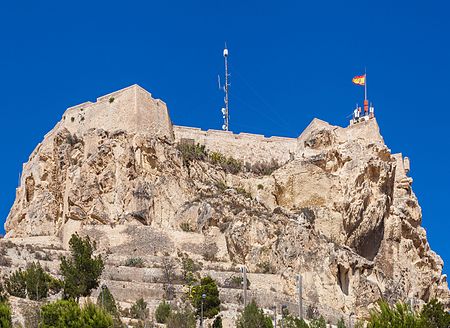 Tập_tin:Castillo_de_Santa_Bárbara,_Alicante,_España,_2014-07-04,_DD_89.JPG