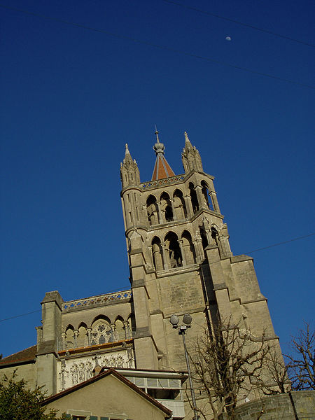 File:Cathédrale de Lausanne depuis la Place Rumine.jpg