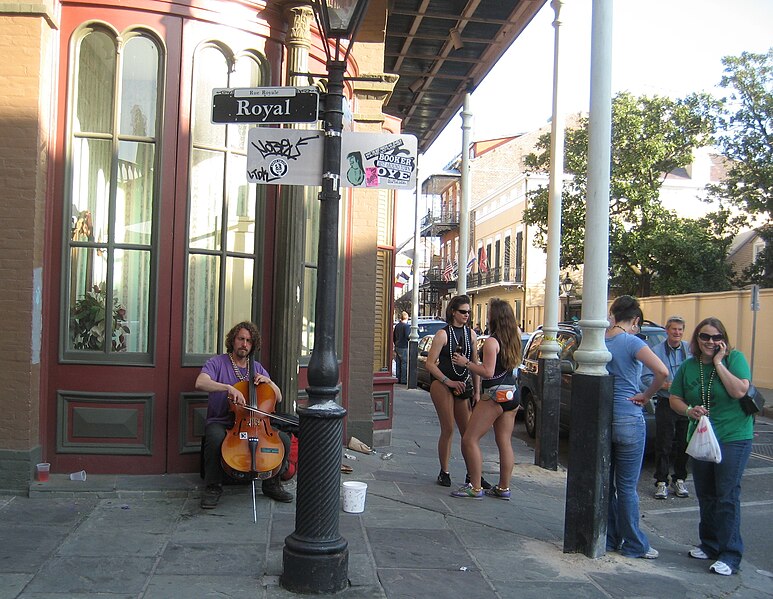 File:CelloOyeFrenchQuarterMardiGras2009.JPG