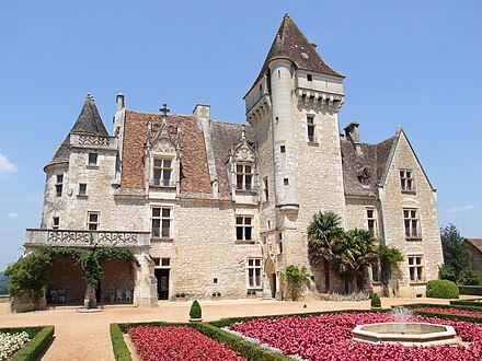 Chateau france. Замок Миландес Франция. Замок Шато Франция. Замок Шато Миланд Аквитания Франция. Шато французский средневековый замок.