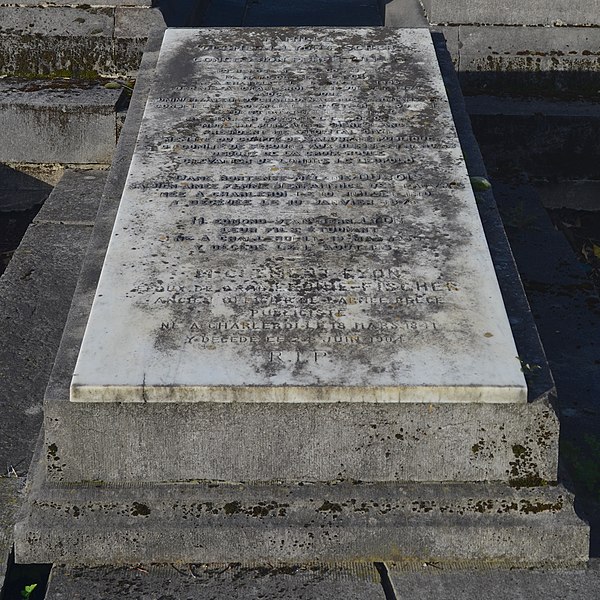 File:Charleroi - cimetière du Nord - tombe de la famille Clément Lyon- Fischer - 01.jpg