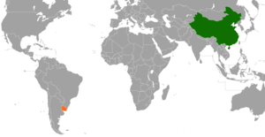 Mapa indicando localização da China e do Uruguai.