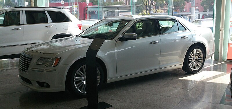 File:Chrysler 300C II China 2013-03-04.jpg