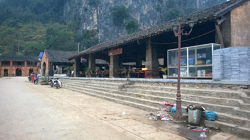 File:Covered market of Dong Van in 2014.jpg