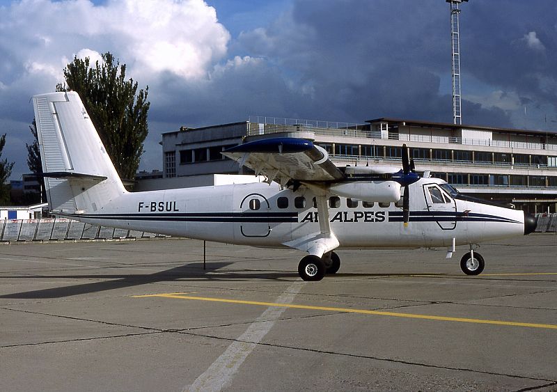 File:De Havilland Canada DHC-6-200 Twin Otter, Air Alpes AN0579384.jpg