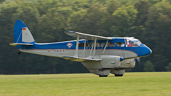 English: De Havilland DH-89A Dragon Rapide (reg. D-ILIT, cn 6879, built in 1945). Engine: Gipsy Queen III. Deutsch: De Havilland DH-89A Dragon Rapide (Reg. D-ILIT, cn 6879, Baujahr 1945). Motor: Gipsy Queen III.