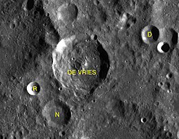 Carte des cratères satellites De Vries.jpg