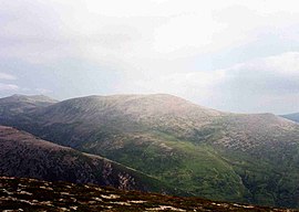 Дери Кернгорм от Carn a Mhaim.jpg