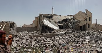 Destroyed house in the south of Sanaa 12-6-2015-1.jpg