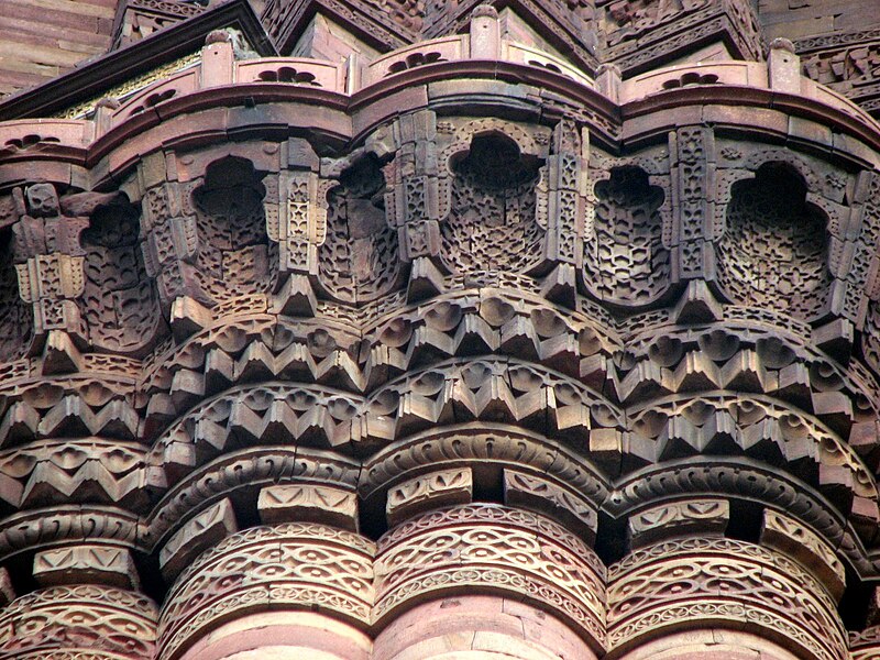 File:Details of Muqarnas corbel balcony, Qutb Minar.jpg