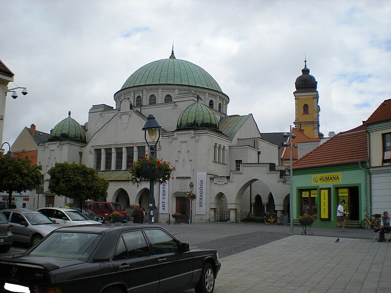 File:Die Synagoge von Trenčin.jpg