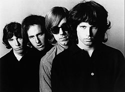 A The Doors promóciós fotója 1966-ból. Balról jobbra: Densmore, Krieger, Manzarek és Morrison