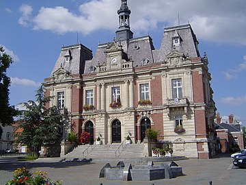 Ficheiro:Doullens_-_L'hôtel-de-ville.JPG