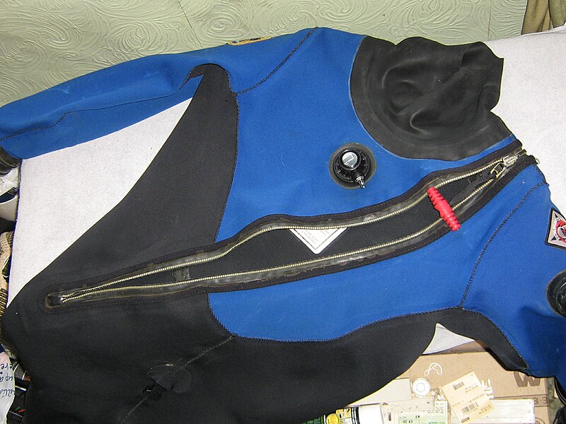 File:Dry suit front-entry.jpg